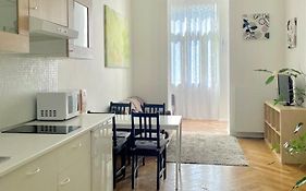 Gallys Apartments